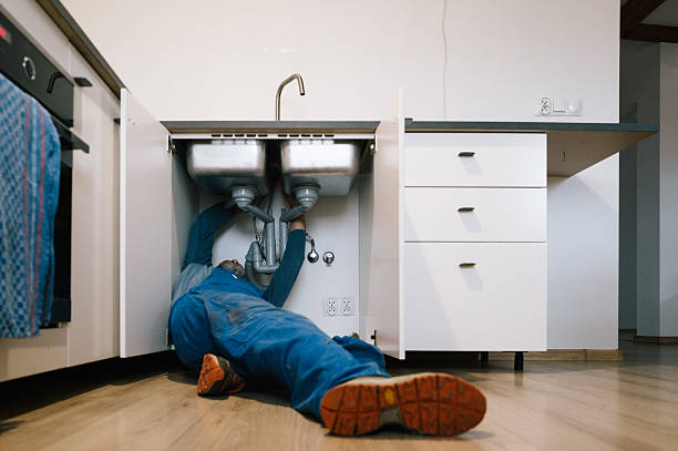 Professional Leak Detection technician working in Bartlett, IL